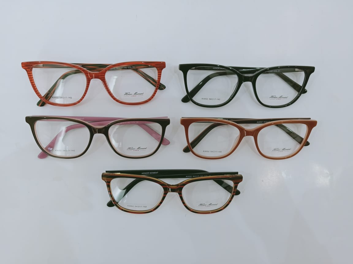 Modelo: A3052
Colores: Negro, Cafe, Rojo