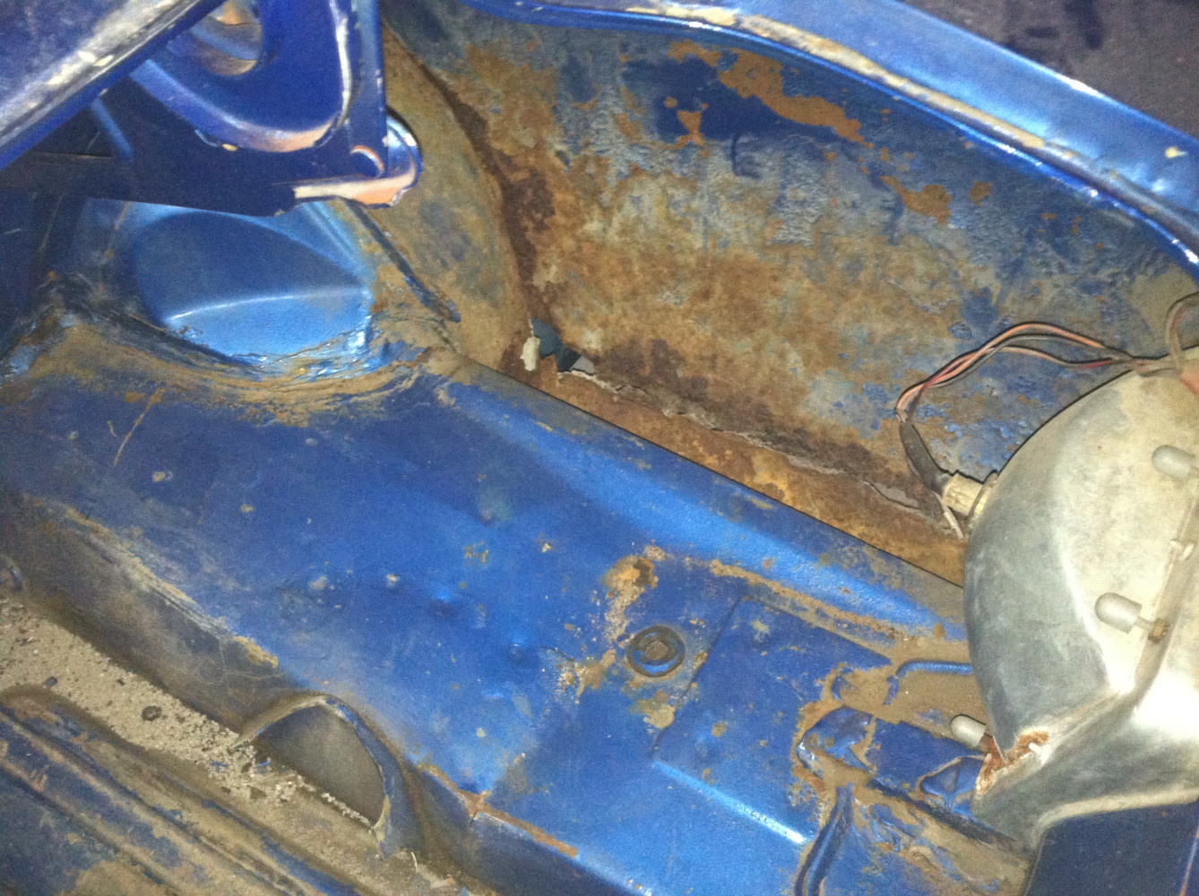 Right trunk floor has a bend in it. Sign of problems.