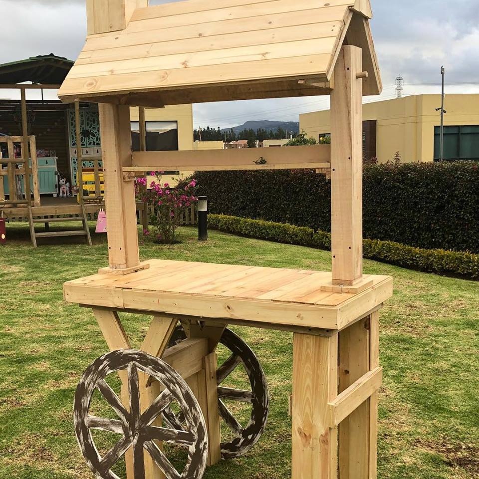 Carreta de Madera Natural 
Medidas: 1.24cm X 2.18cm 
Alquiler $160.000