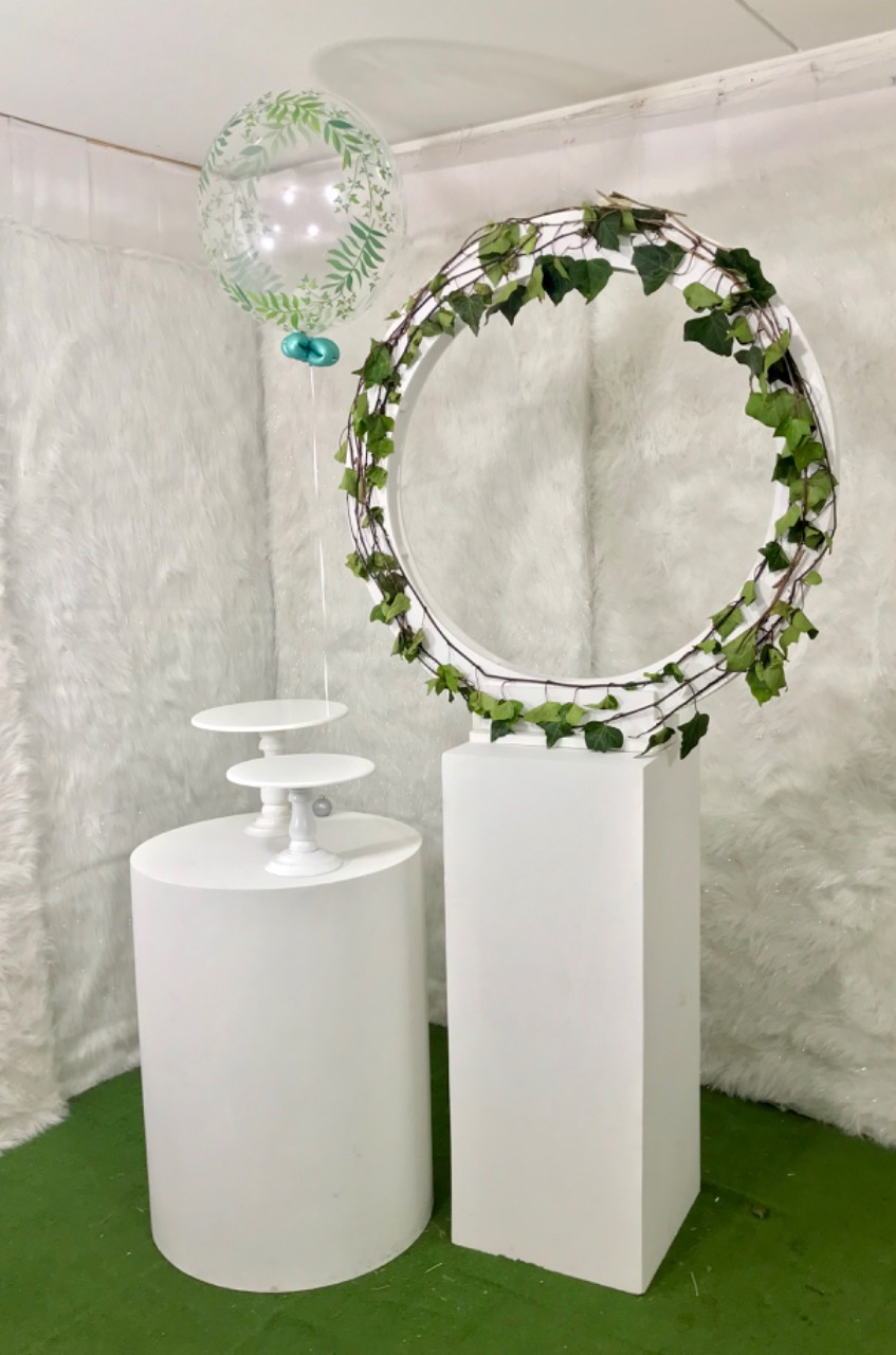 Circulo Hueco De Mesa Con
Enredadera Natural
1mx1m Externo 
75cm x 75cm Interno
1.05m Alto
$60.000 y $30.000
 Sin Enredadera