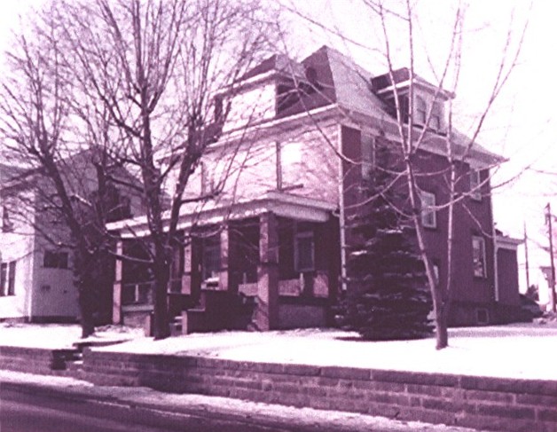 https://0201.nccdn.net/1_2/000/000/18f/2b3/snookys-house.jpg