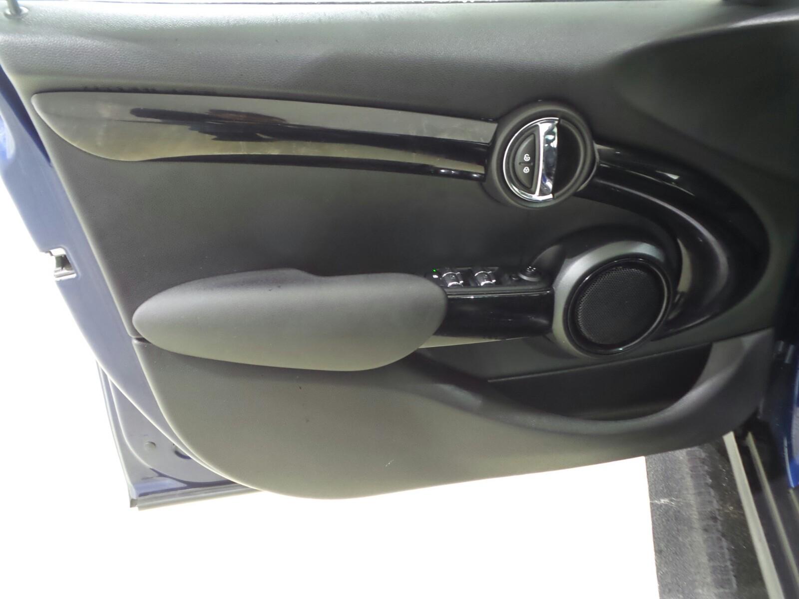 DRIVERDOORPANEL DRIVERDOORPANEL