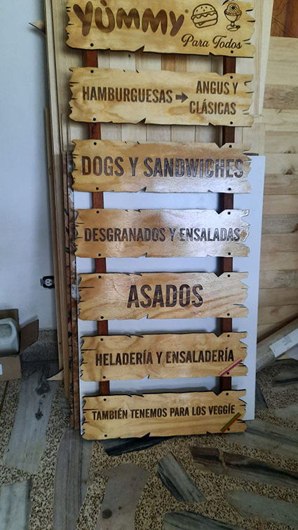 https://0201.nccdn.net/1_2/000/000/190/0a9/habladores-en-madera.jpg