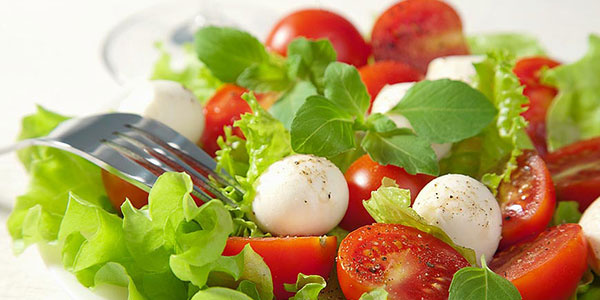 Salad With Eggs and Tomatoes