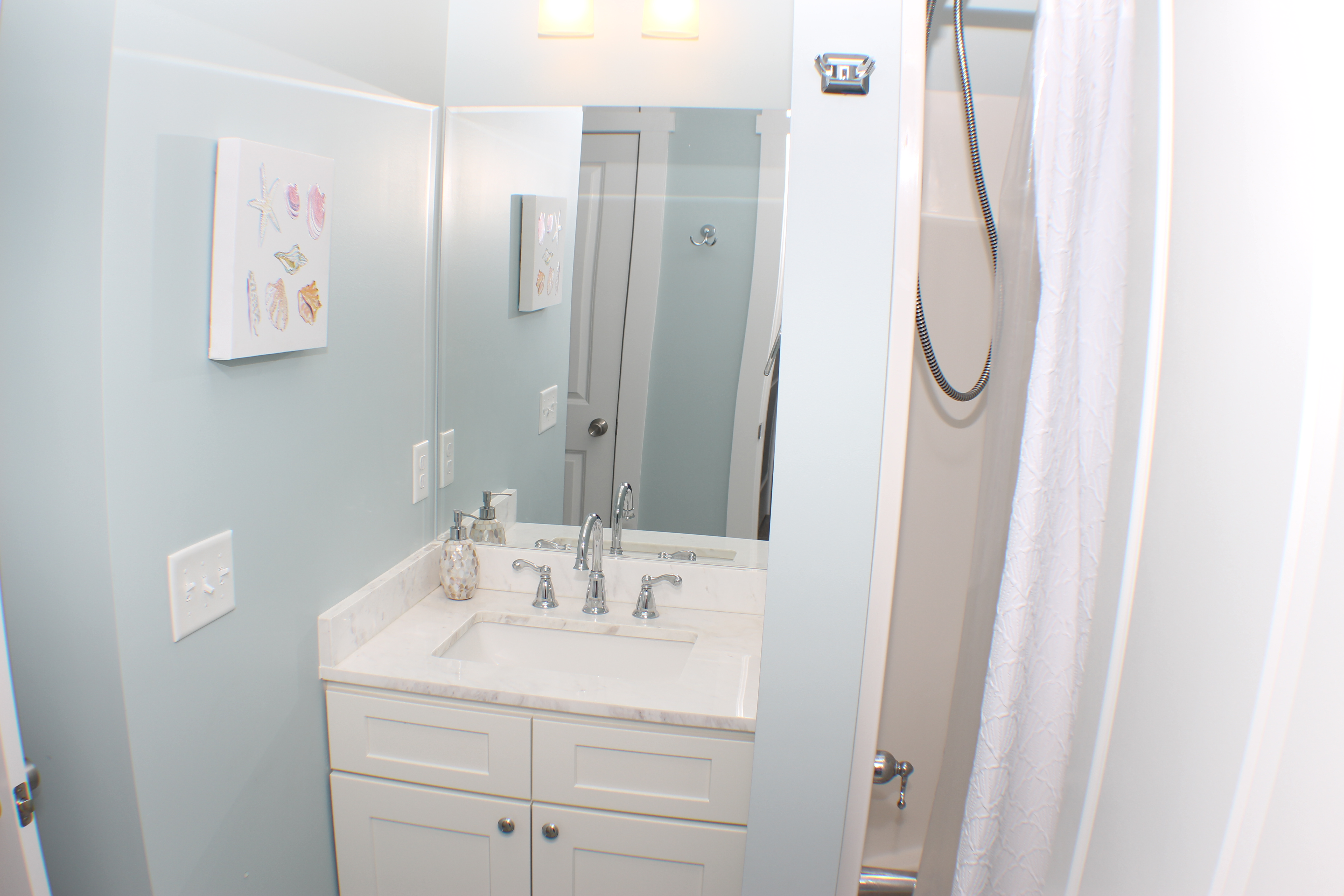 Sink and Shower/Tub combo from the Green Bedroom