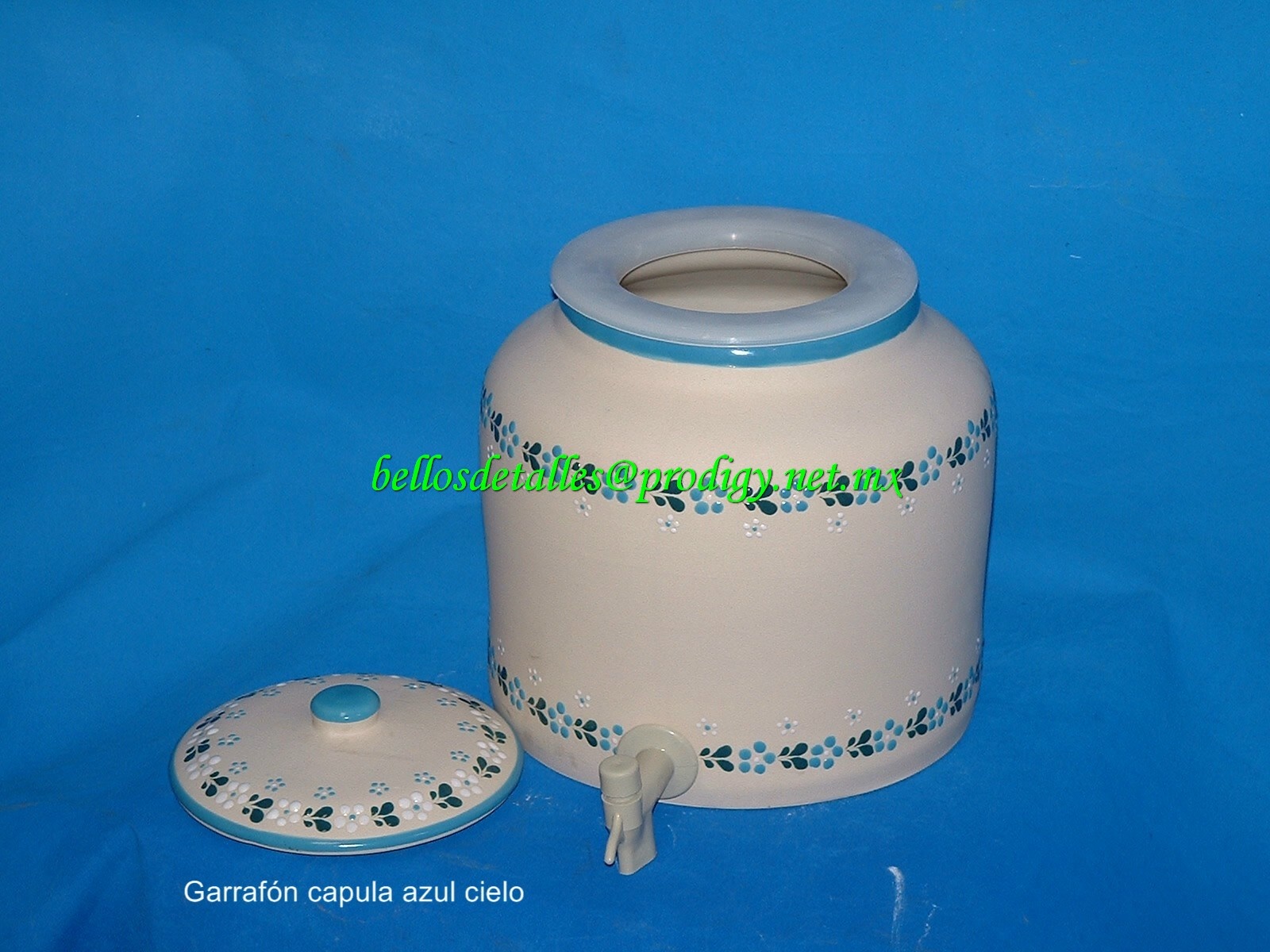 https://0201.nccdn.net/1_2/000/000/190/63b/Garraf--n-capula-azul-cielo-1600x1200.jpg