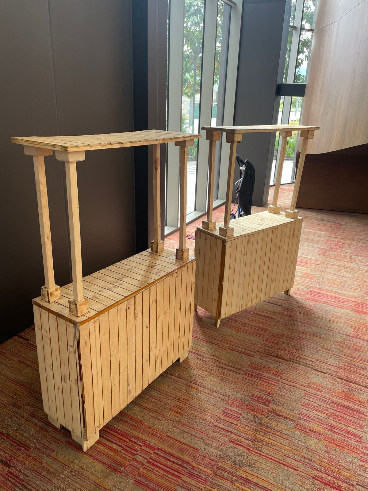 Estación de Bebidas
2.20m Altura Total
1.28m Ancho 
48cm de Profundidad  
$160.000