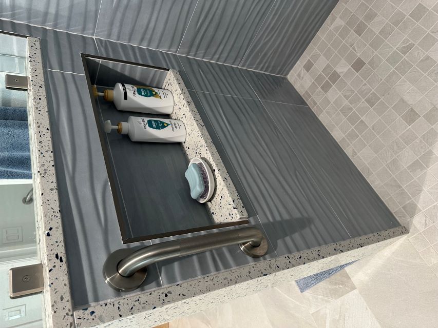 A thoughtfully positioned niche and elegantly integrated grab bar, seamlessly blends both form and function for enhanced convenience and style.