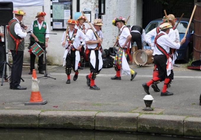 Circle round in the Sword Dance