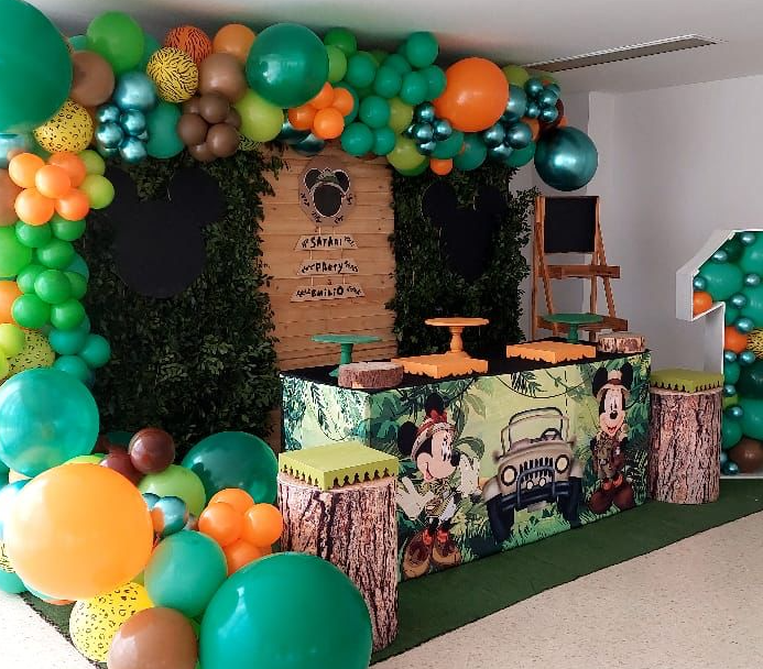 Mesa rectangular Safary
FORRADO EN TELA DEL COLOR
MICKEY Y MINNIE
$200.000
1.85m largo
62cm Profundidad
83cm Alto
Precio Alquiler