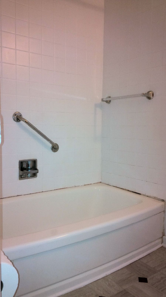 500 Douglas A17 Bathroom