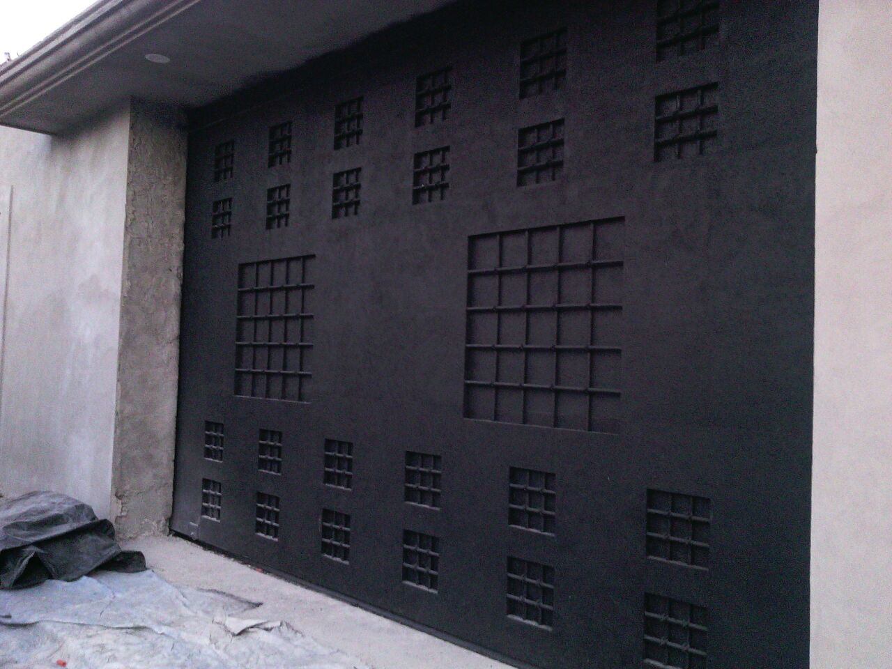 Portón de herrería - Obra: Casa en Cuernavaca. 