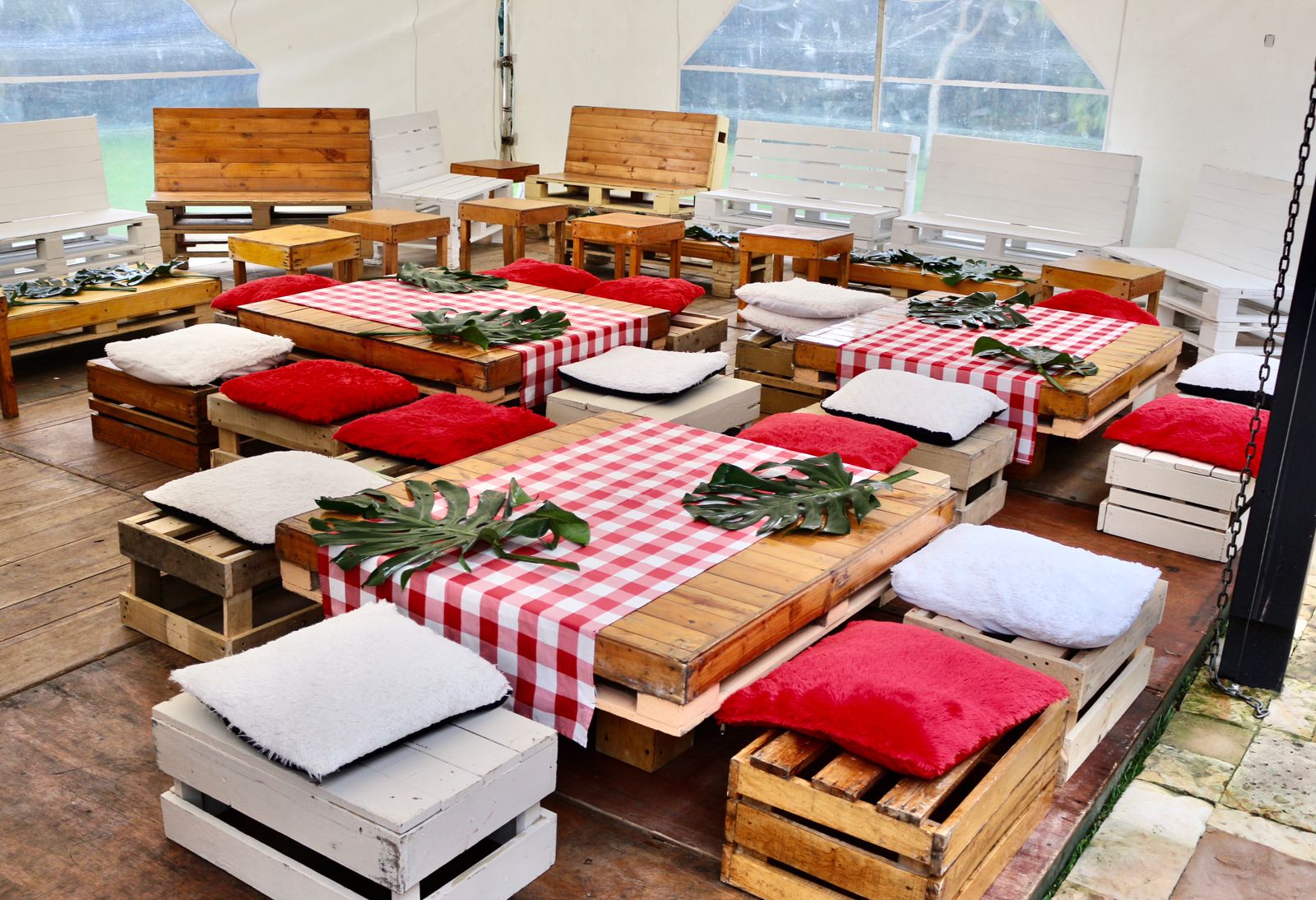 Mueble Estilo Picnic 
$50.000
1.17cm Ancho
63cm Profundidad
88Acm Alto