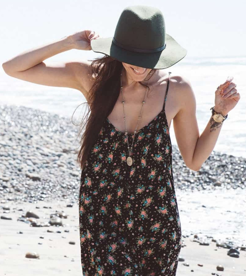 Woman wearing a beach dress and a hat