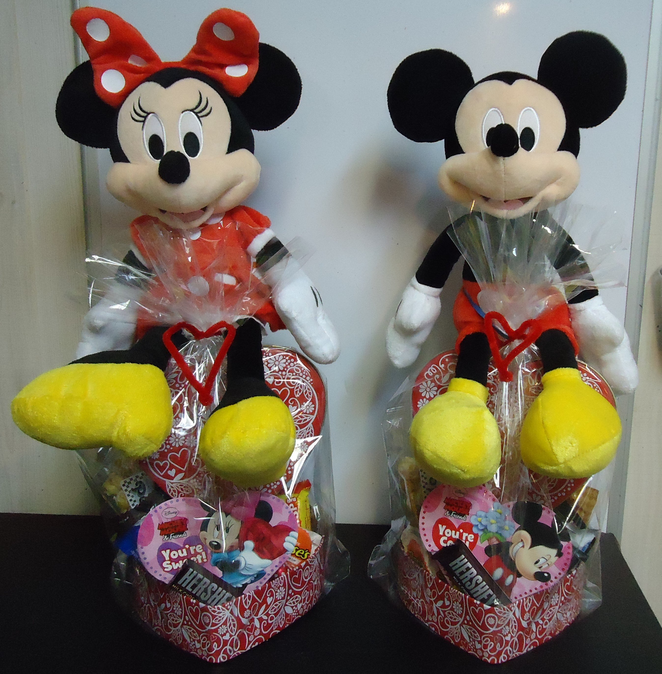 &quot;Mickey Or Minnie Mouse&quot; Heart Tin W/Drink &amp; Candy
$30.00