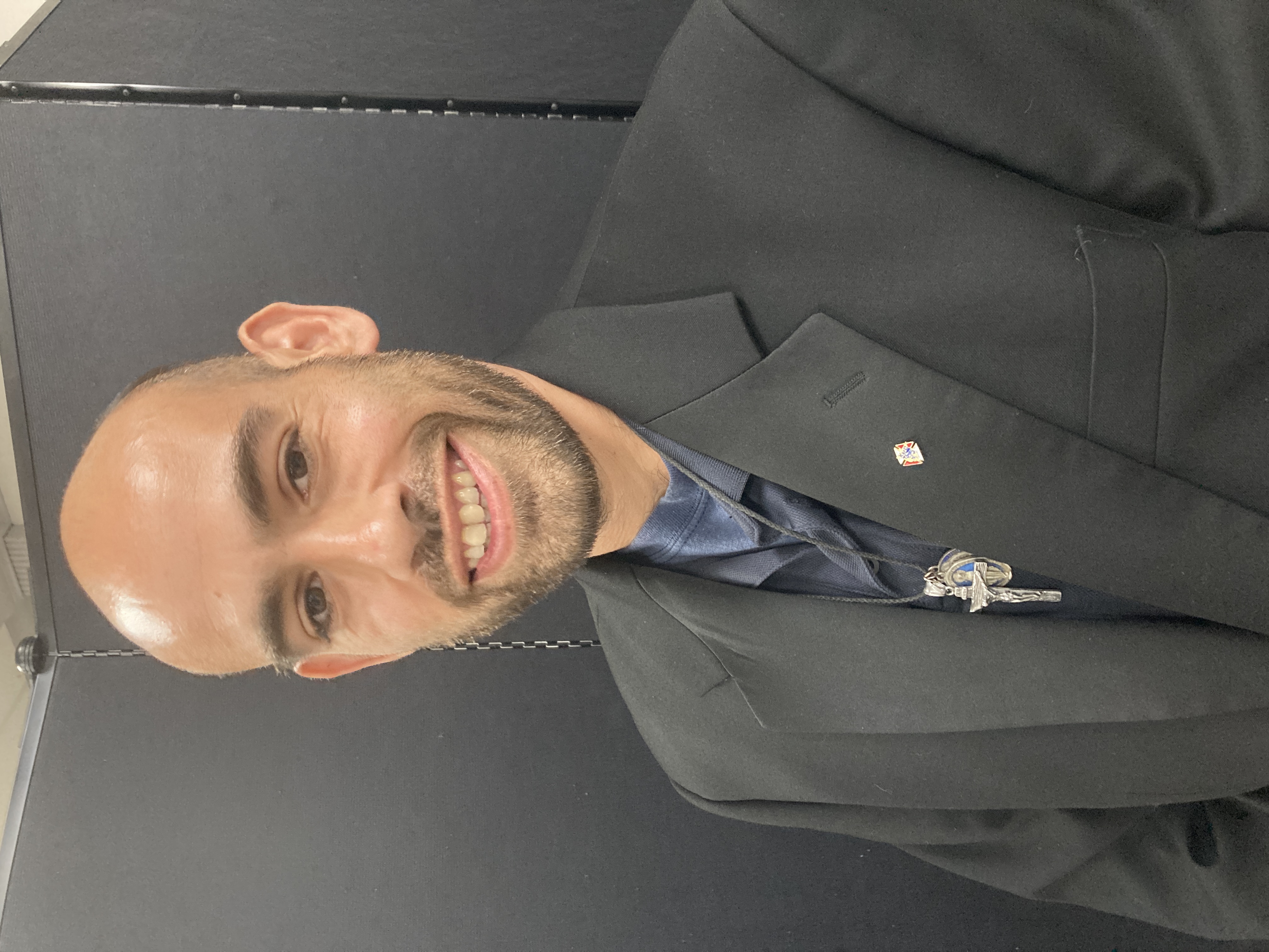 Giovanni Lopez
954-305-1165
gioleolopez@hotmail.com