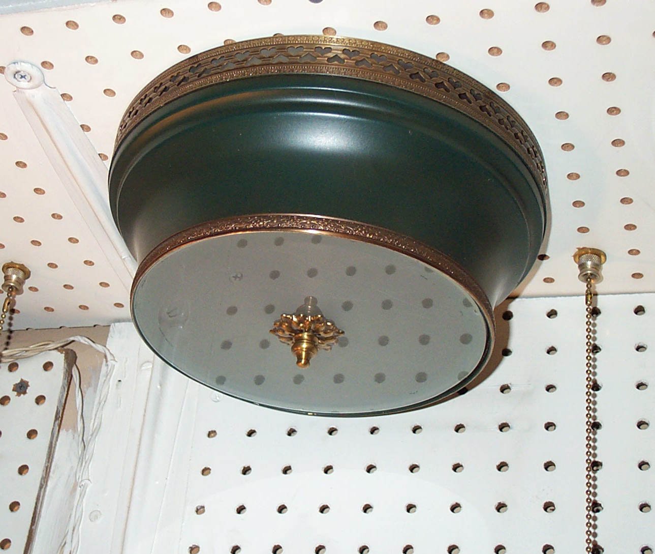 Round Shaped Tole Fixture