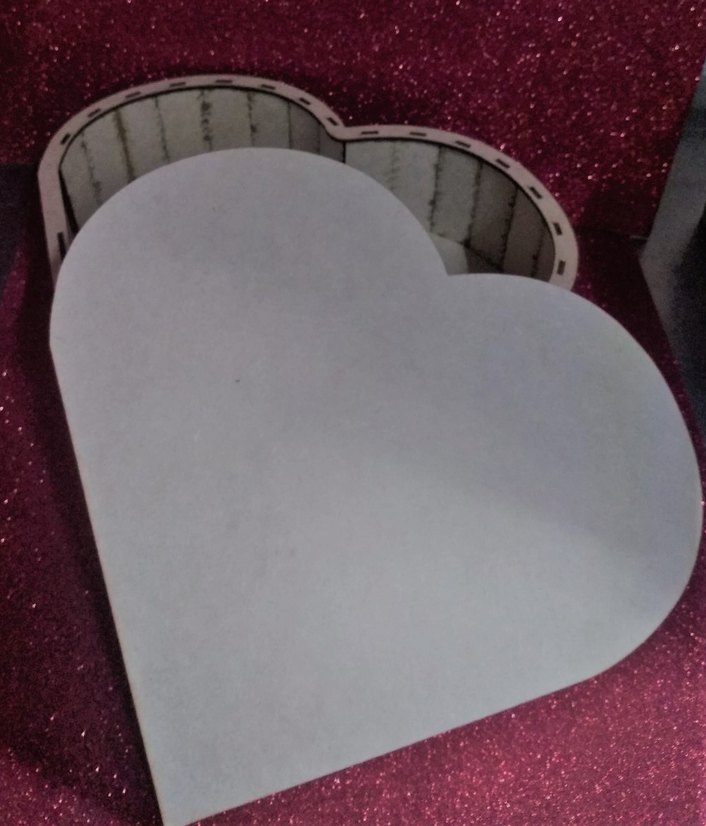 https://0201.nccdn.net/1_2/000/000/193/ae0/caja-corazon--100-y--150-35-x-32-x-6.5-cms--3-.jpg