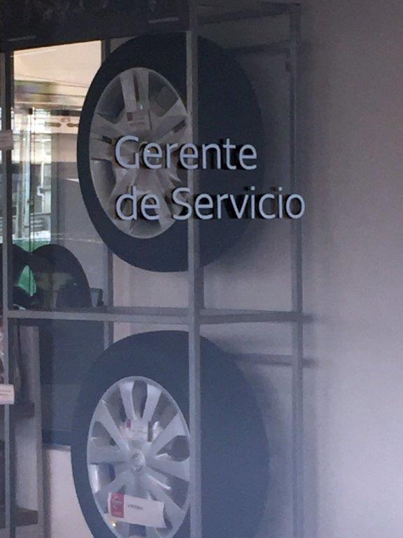 https://0201.nccdn.net/1_2/000/000/193/be7/3-gerente-de-servicios.jpg