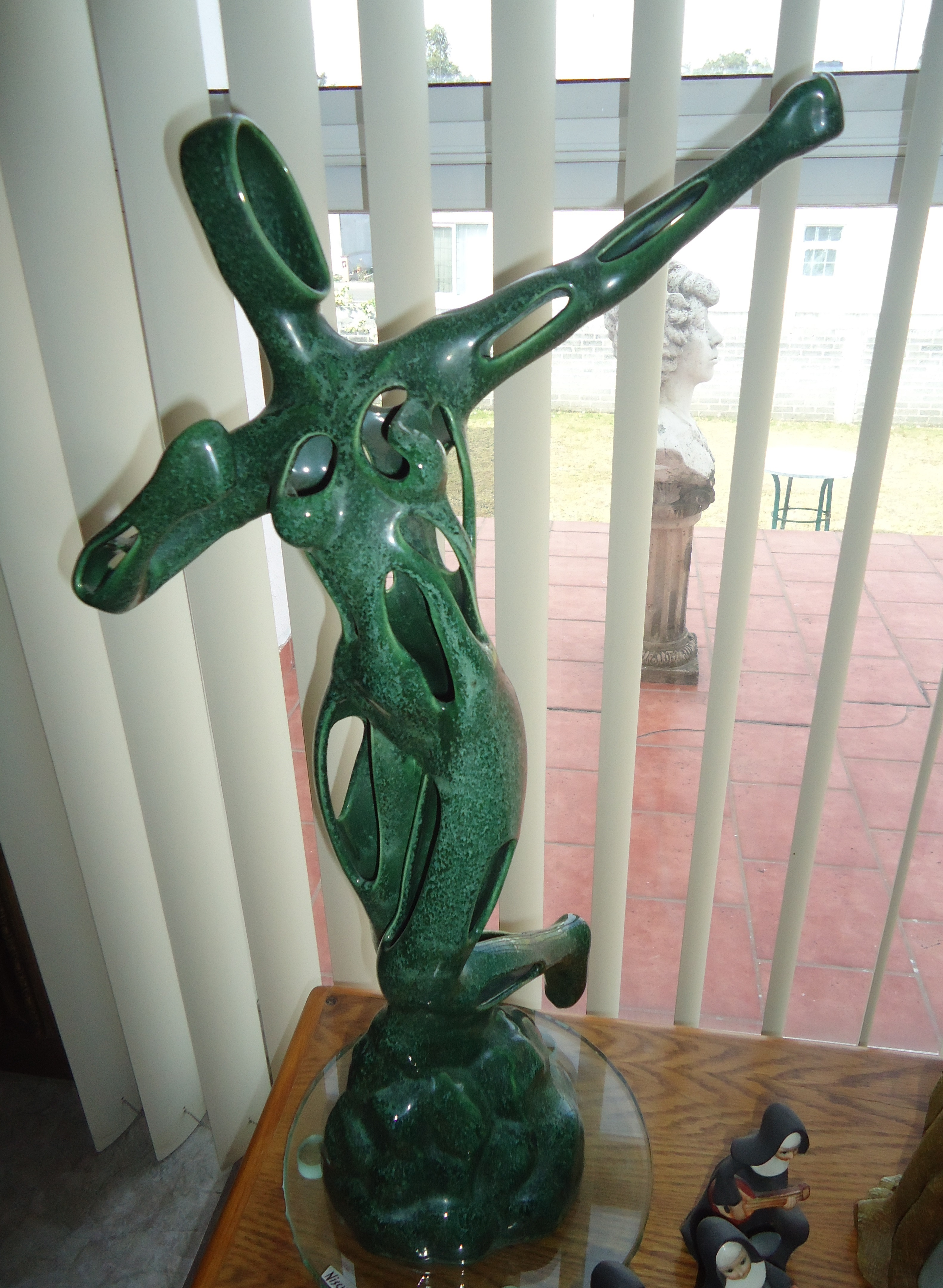 4
Diana Cazadora,
escultura en cerámica
63 x 40 x 20 cm