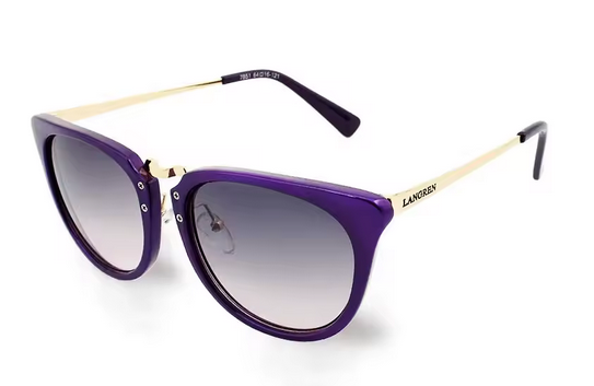 Katzenaugenbrille. Lila Kunststoffrahmen. Damensonnenbrille mit UV400-Filter. Schwarze und braune Linsen