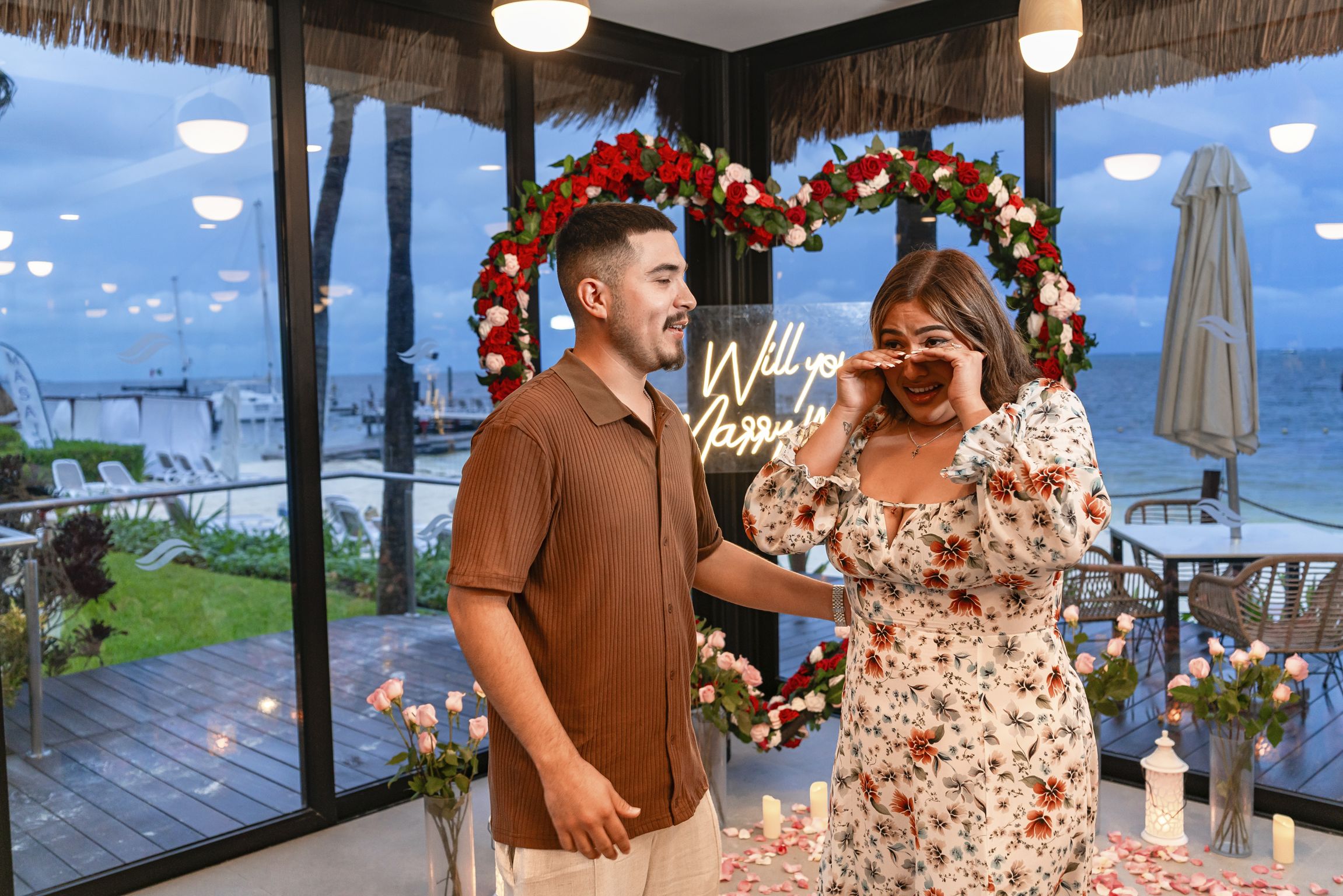 https://0201.nccdn.net/1_2/000/000/193/d66/contratar-foto%CC%81grafo-de-pedida-en-cancu%CC%81n-luxury-engagement-ph.jpg