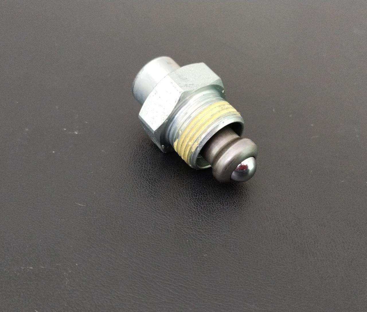 JETTA A3 
TORNILLO CON BALIN
C/U
$290