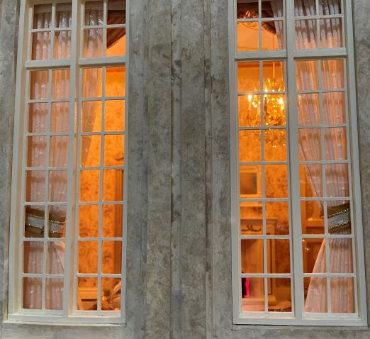 Le Grand Salon
Through the Window