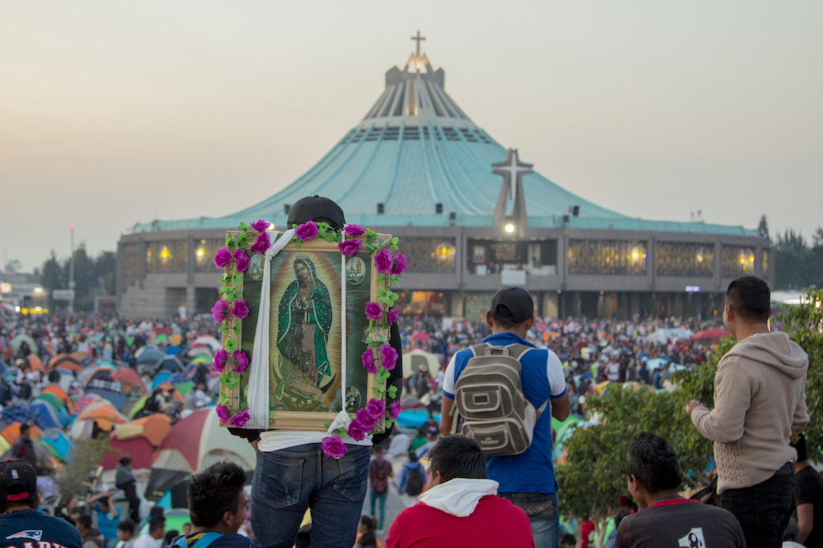 https://0201.nccdn.net/1_2/000/000/195/d33/basilica-de-guadalupe-peregrinos.jpg