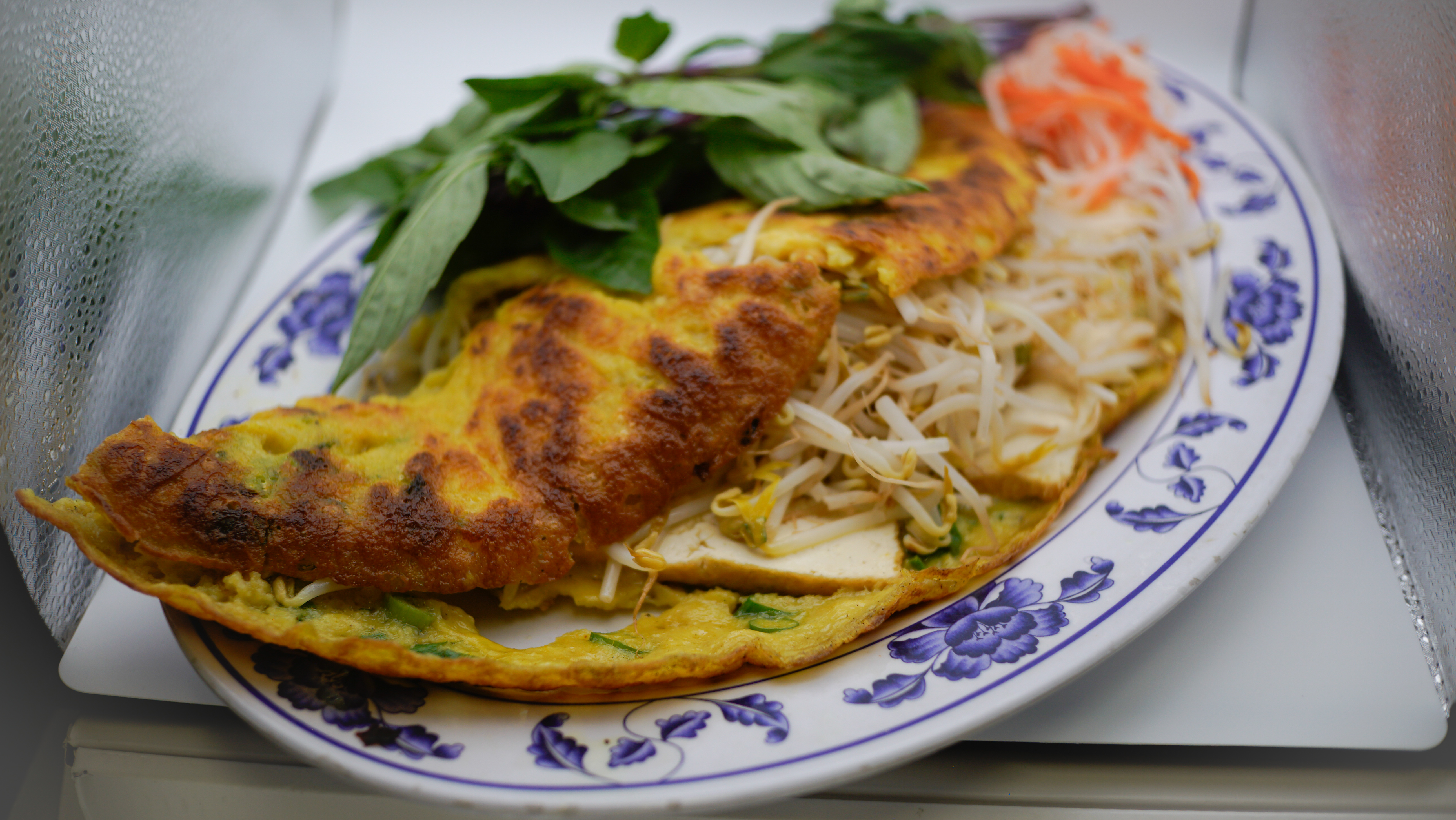3V. BANH XEO CHAY
Vietnamese Pancake w/ Tofu, 
Mushrooms, and Bean Sprouts
Served w/ Lettuce, Mint, Basil
and Soy Sauce