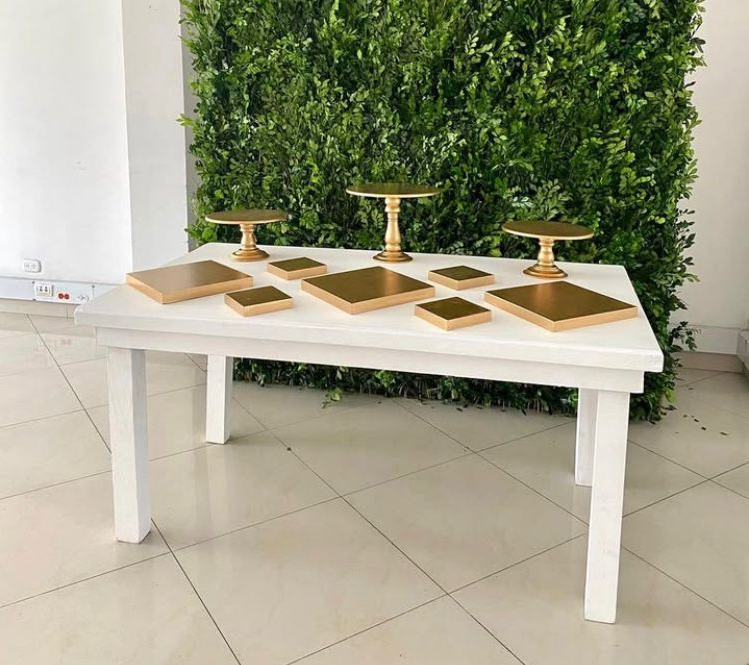 Mesa Rectangular Blanca Mediana Alta Medida
1.60 M x 0.90 M
80cm Alto
$ 65.000