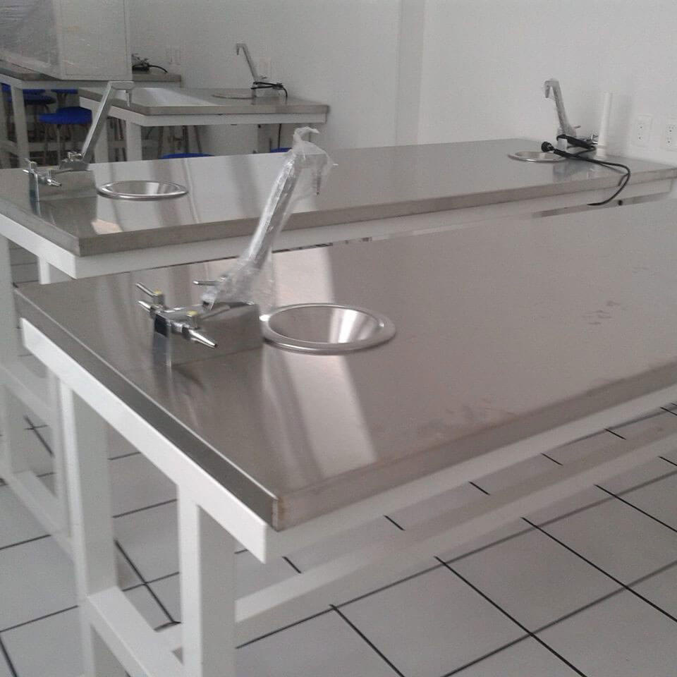 Diquimaly S.A. de C.V. - MESAS DE LABORATORIO