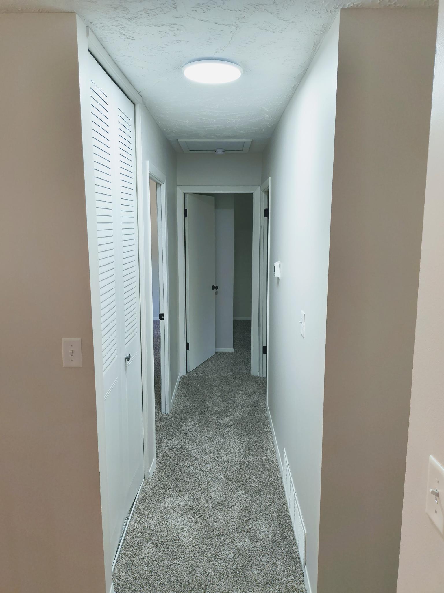 https://0201.nccdn.net/1_2/000/000/197/b24/hallway.jpg