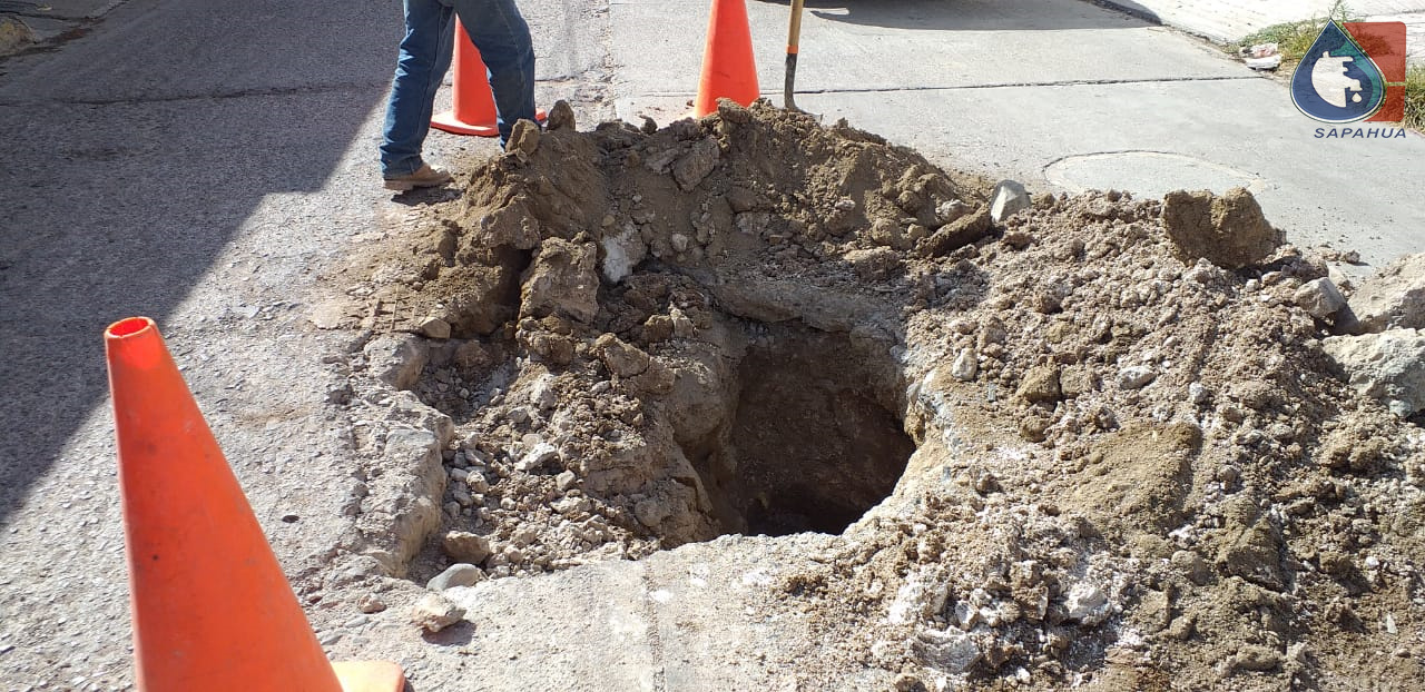 REVISIÓN Y REPARACIÓN DE FUGA DE AGUA EN CALLE ALLENDE COLONIA CENTRO