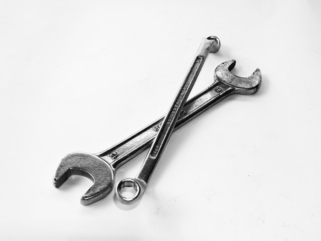 https://0201.nccdn.net/1_2/000/000/198/24b/stainless-steel-close-wrench-on-spanner-210881-640x480-640x480.jpg