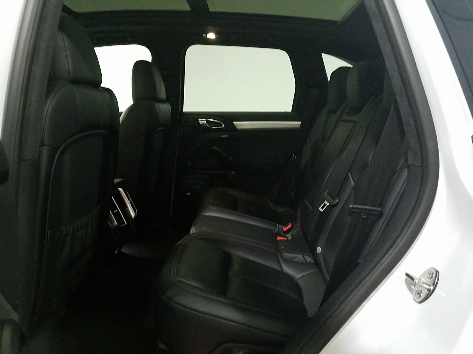 INTERIORREAR