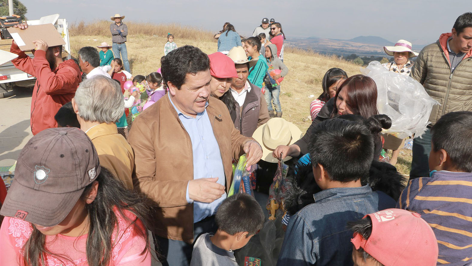 https://0201.nccdn.net/1_2/000/000/199/6ca/reyes2-1575x889.jpg