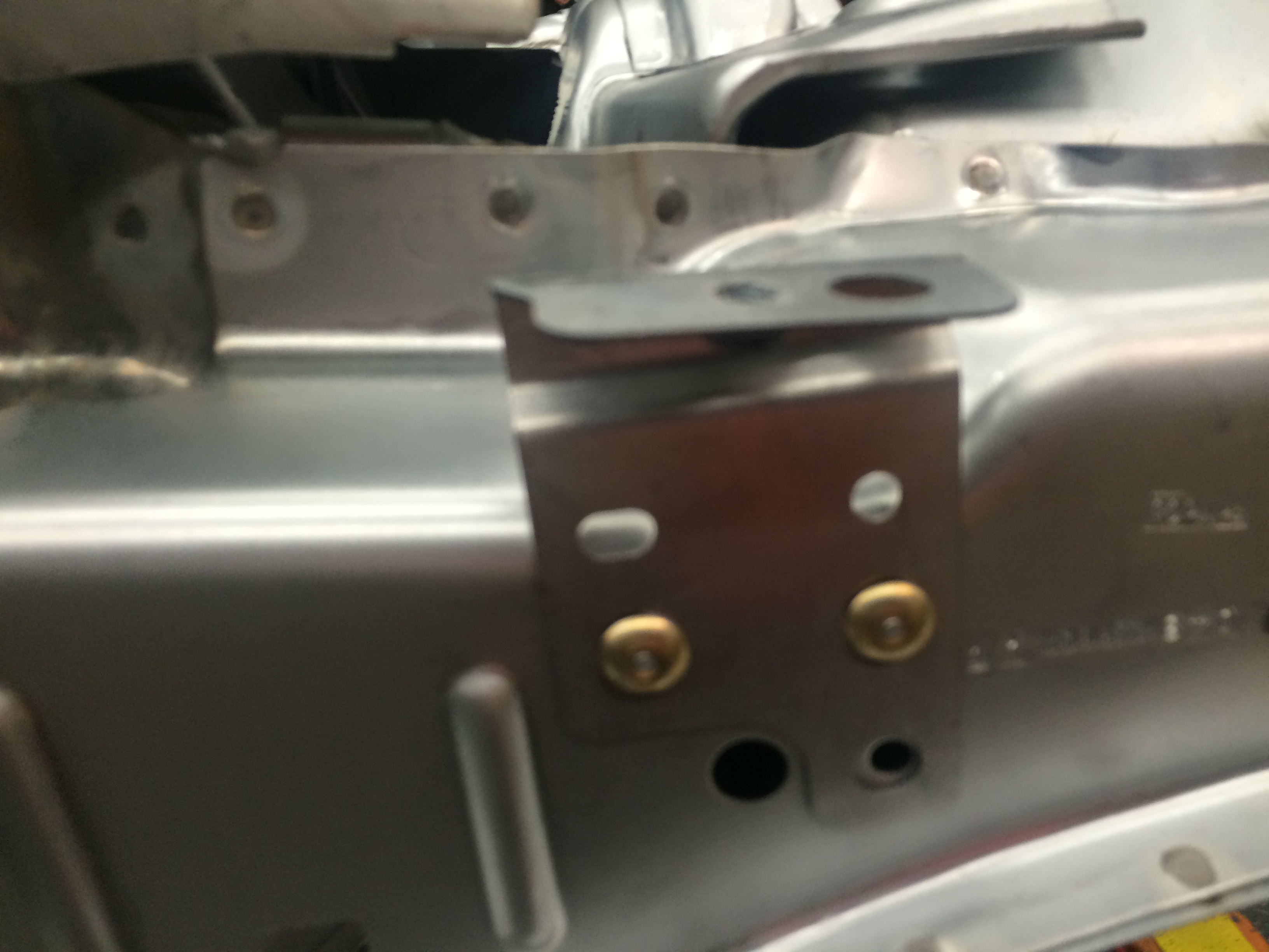 Ensamble de estructura y componentes automotrices