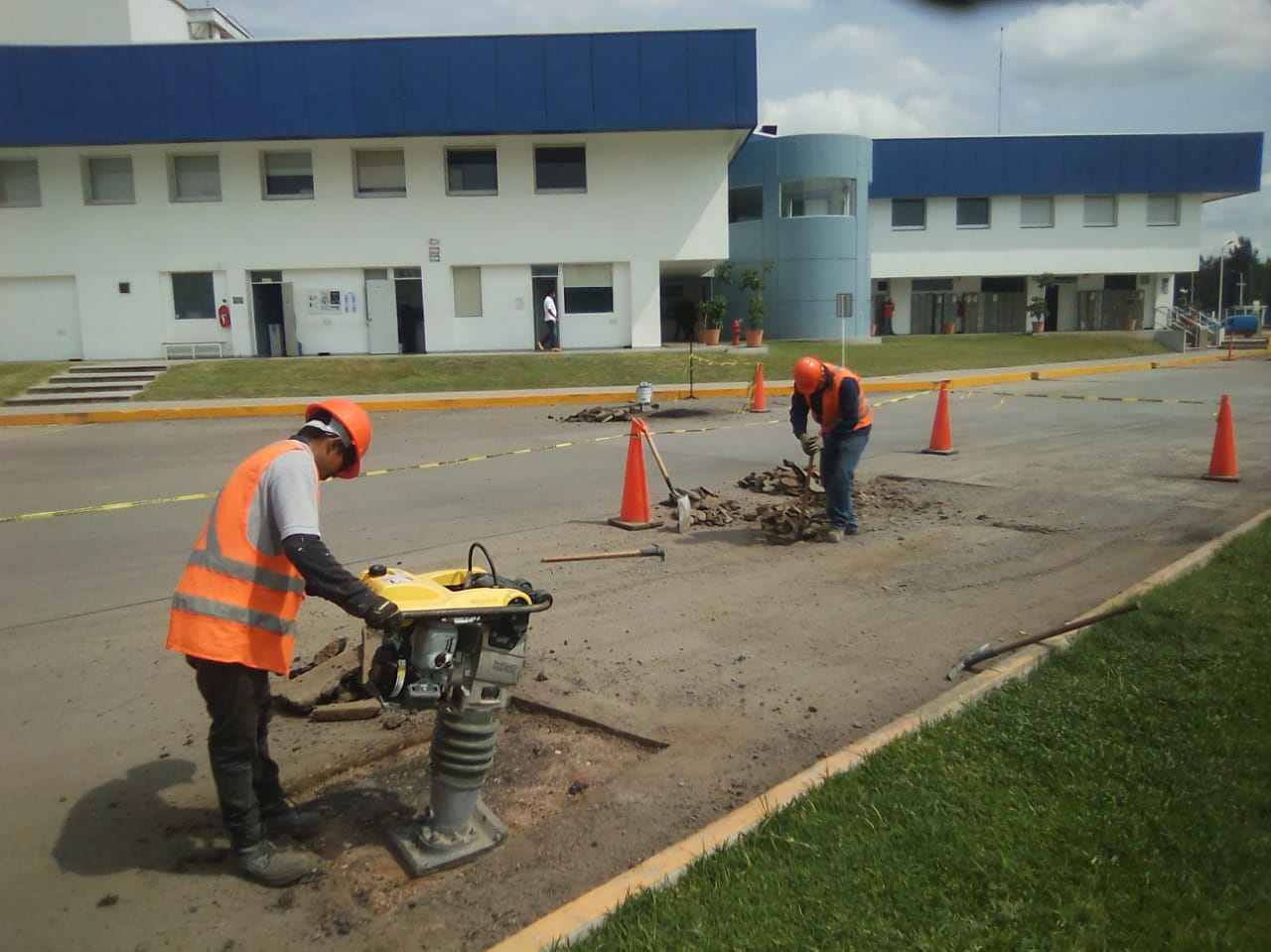 Reaparación de baches en Planta LALA