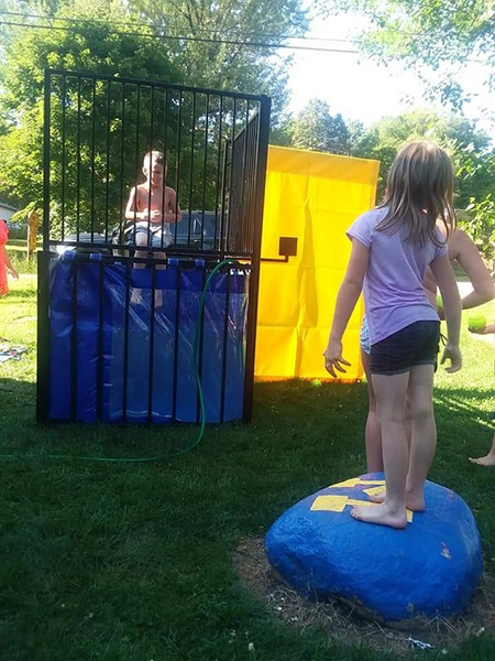 Dunk tank rental