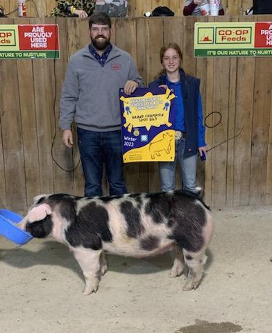 Jacey Bowers
2023 Dickson County FFA & 4-H
Swine Show
Champion Spot Barrow