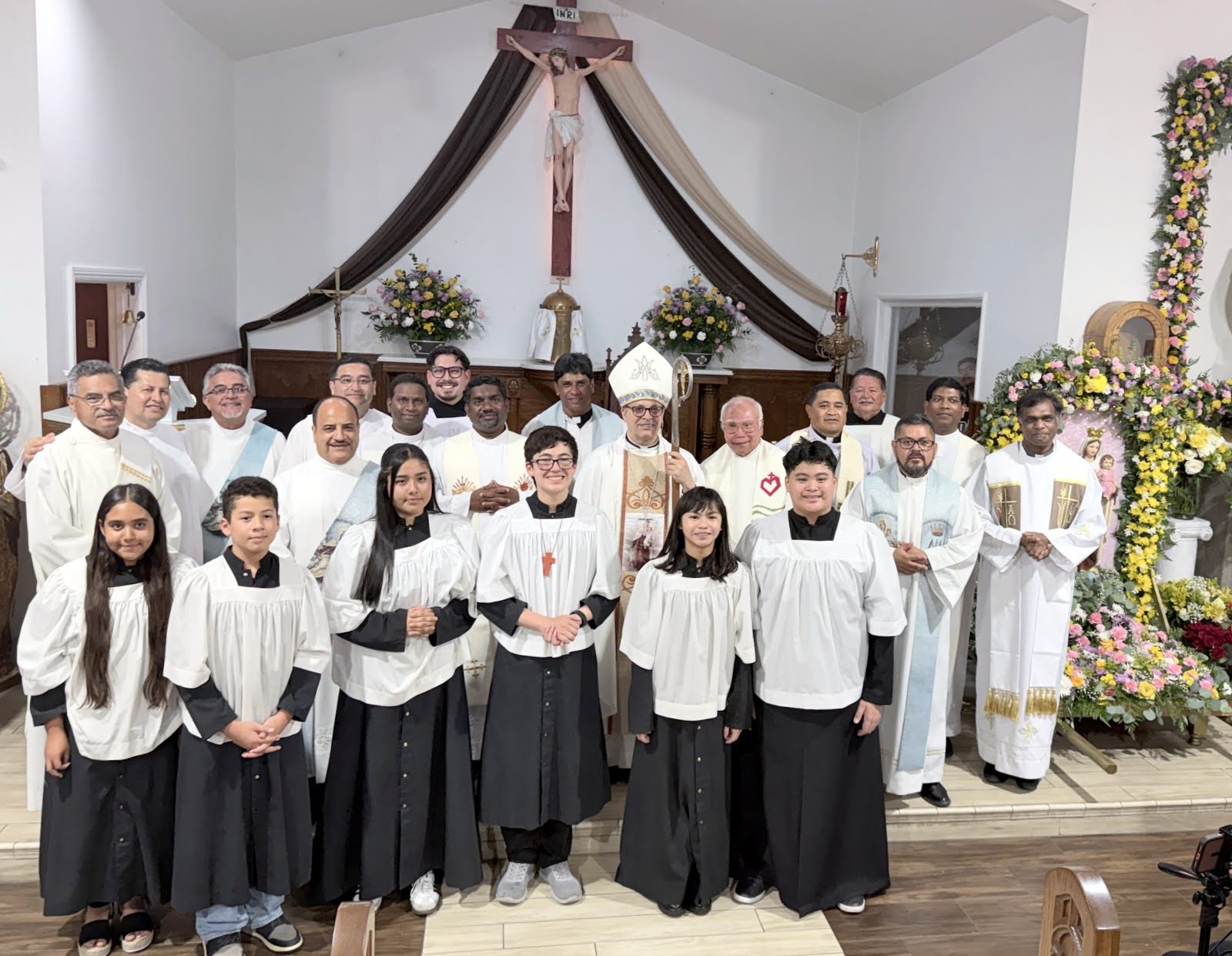 https://0201.nccdn.net/1_2/000/000/19a/bb6/all-w-bishop-altar.jpg