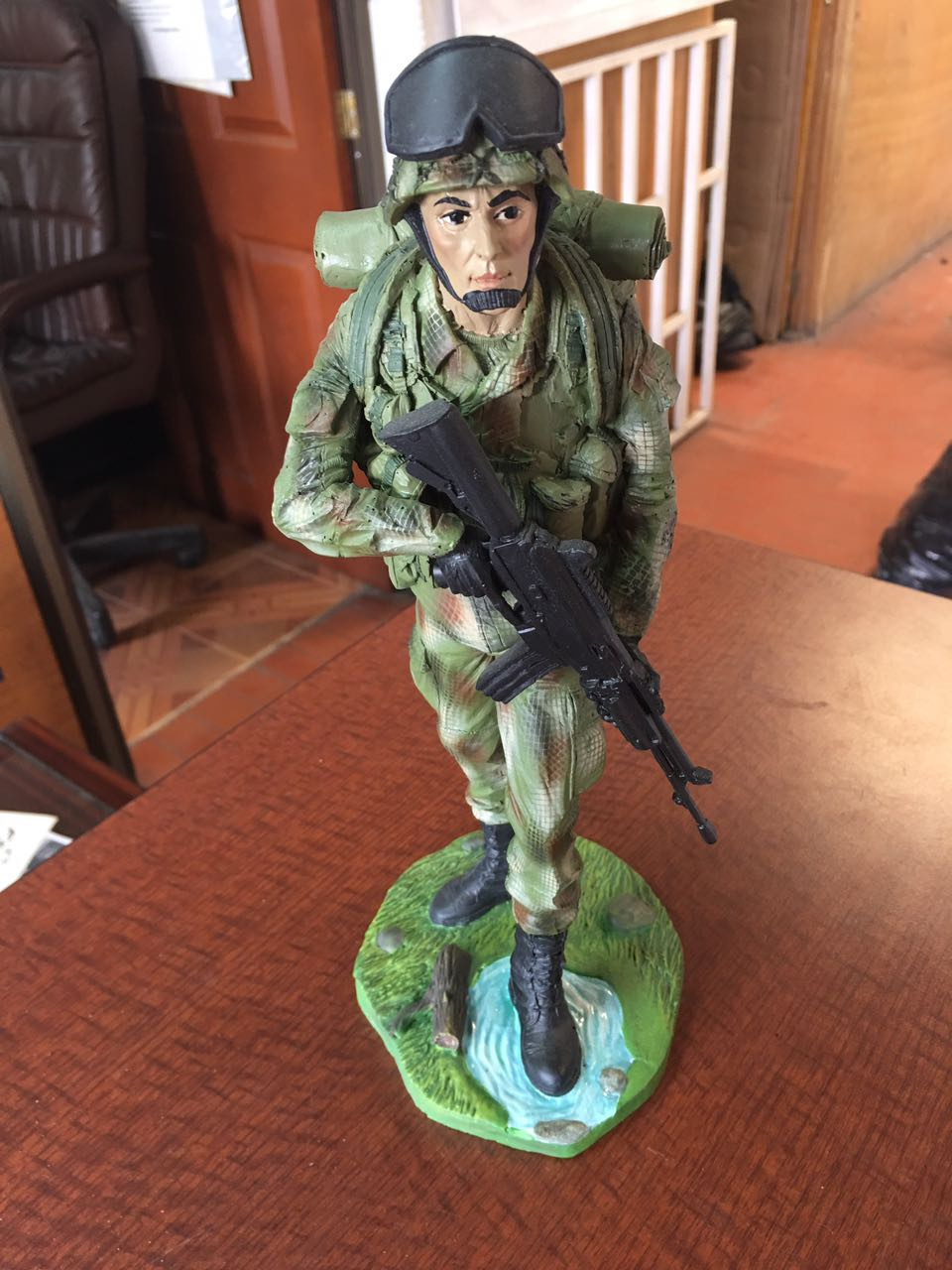 Escultura en resina a color