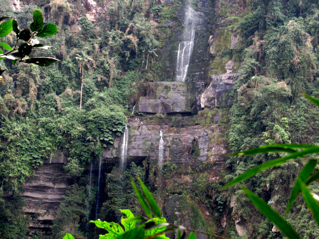https://0201.nccdn.net/1_2/000/000/19a/f69/cascada-la-chorrera_choachi-waterfalls.jpg