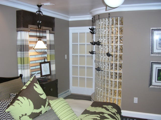 https://0201.nccdn.net/1_2/000/000/19a/fc3/NewBathroomDetail-min-640x480.jpg