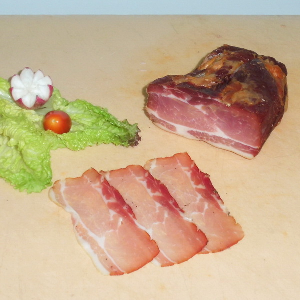 JAMÓN TRIANGULO : AGUAYON DE CERDO CURADO ,MADURADO Y AHUMADO .