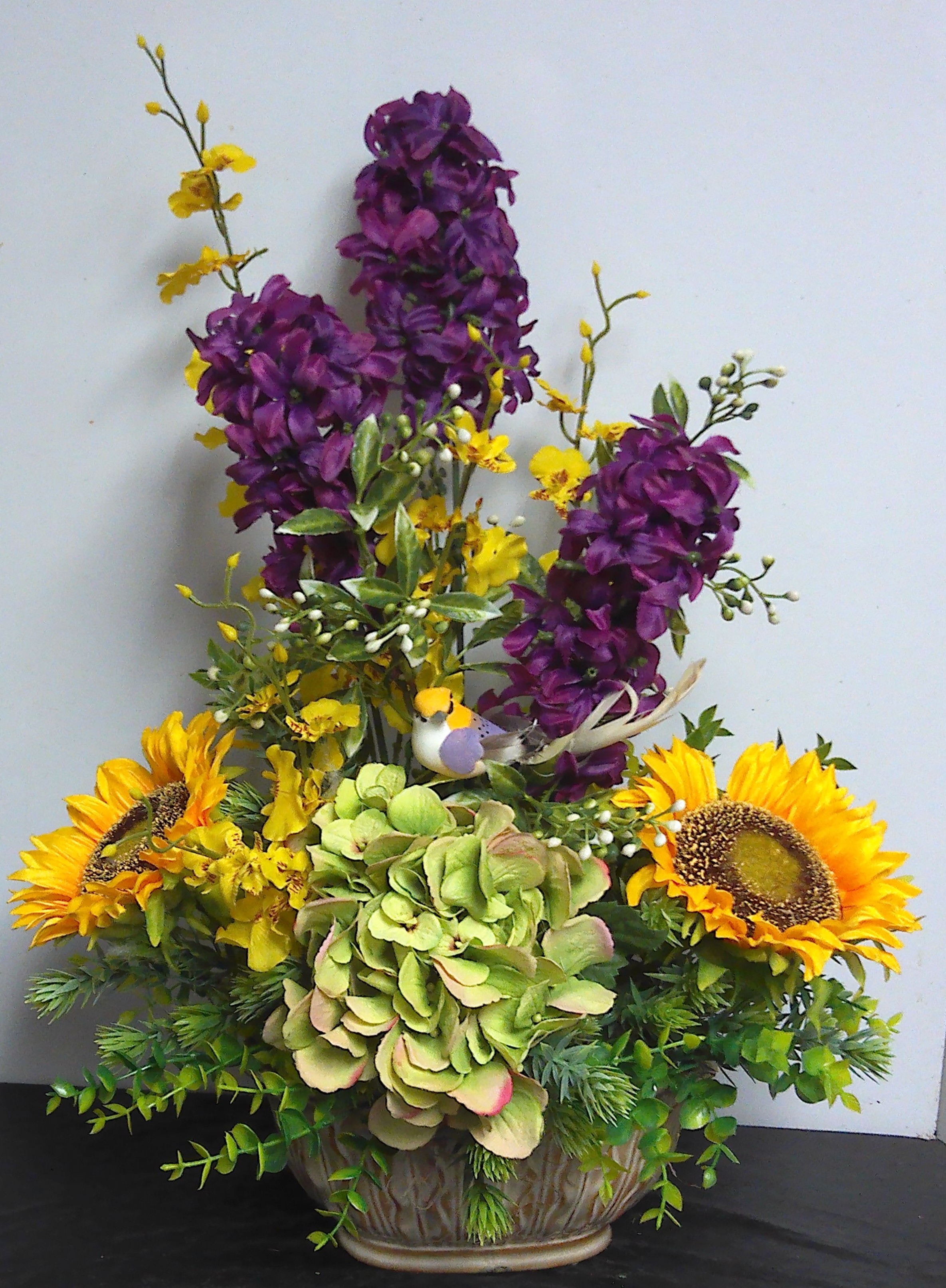 (43A)  "SILK" Designer Arrangement
W/ Bird (Mix Colors)
$65.00