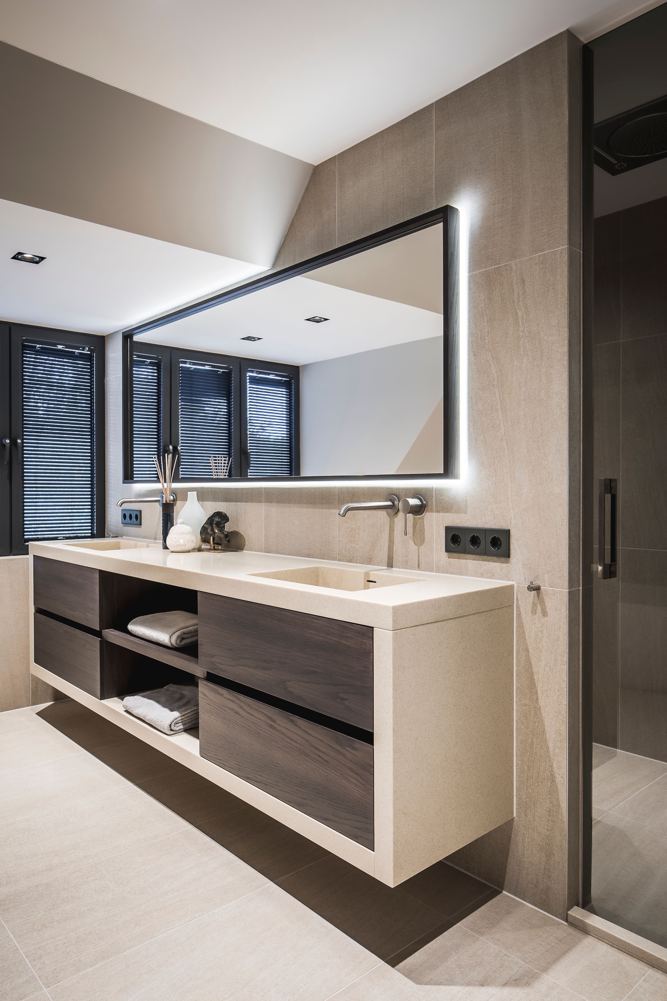 https://0201.nccdn.net/4_2/000/000/000/e71/renovatie-eigentijdse-droomvilla.jpg