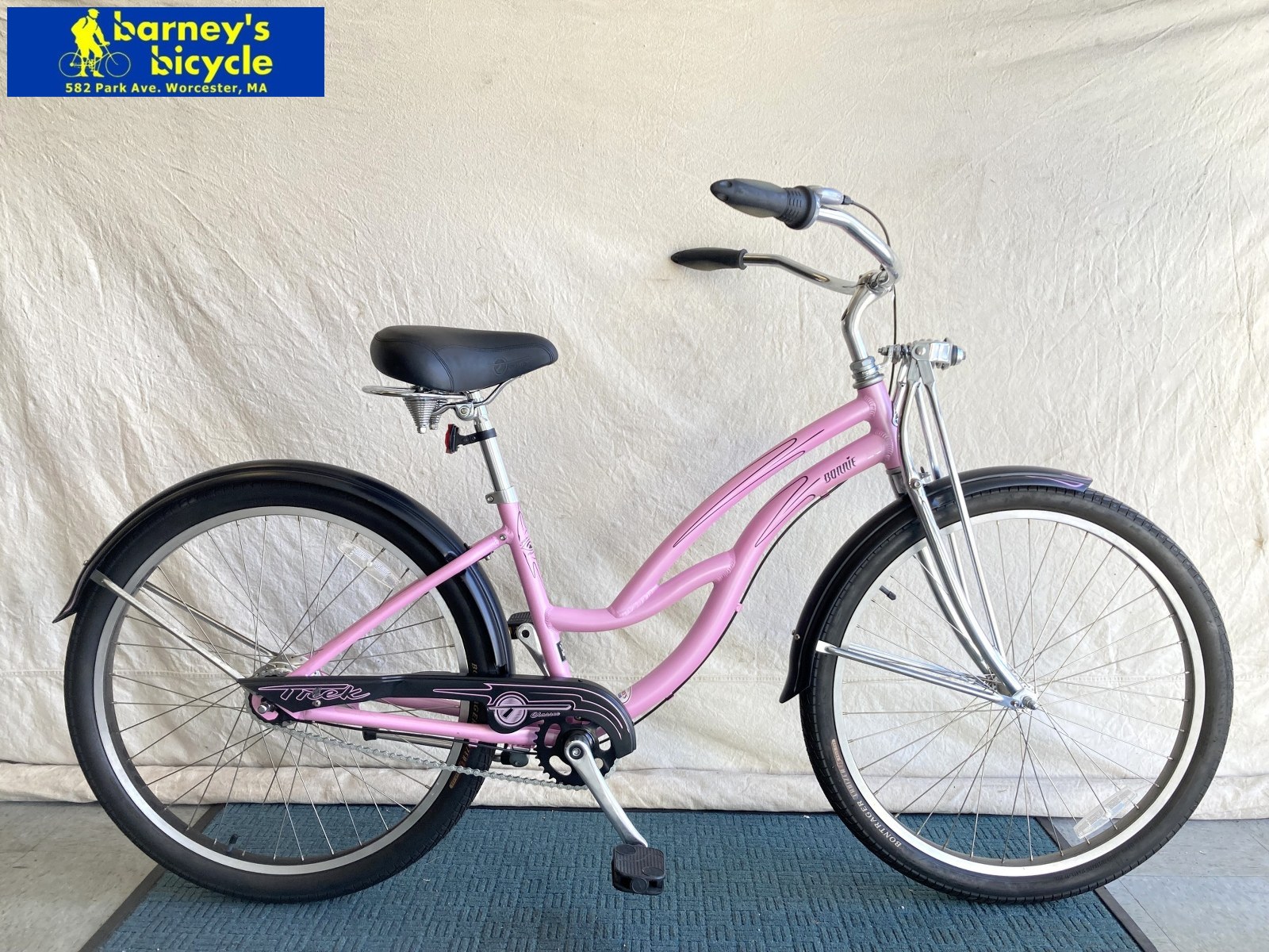 Trek Bonnie
Wheel Size: 26" / Frame Size: 17"
Speeds: 7
Price: $499.99 (Like New)