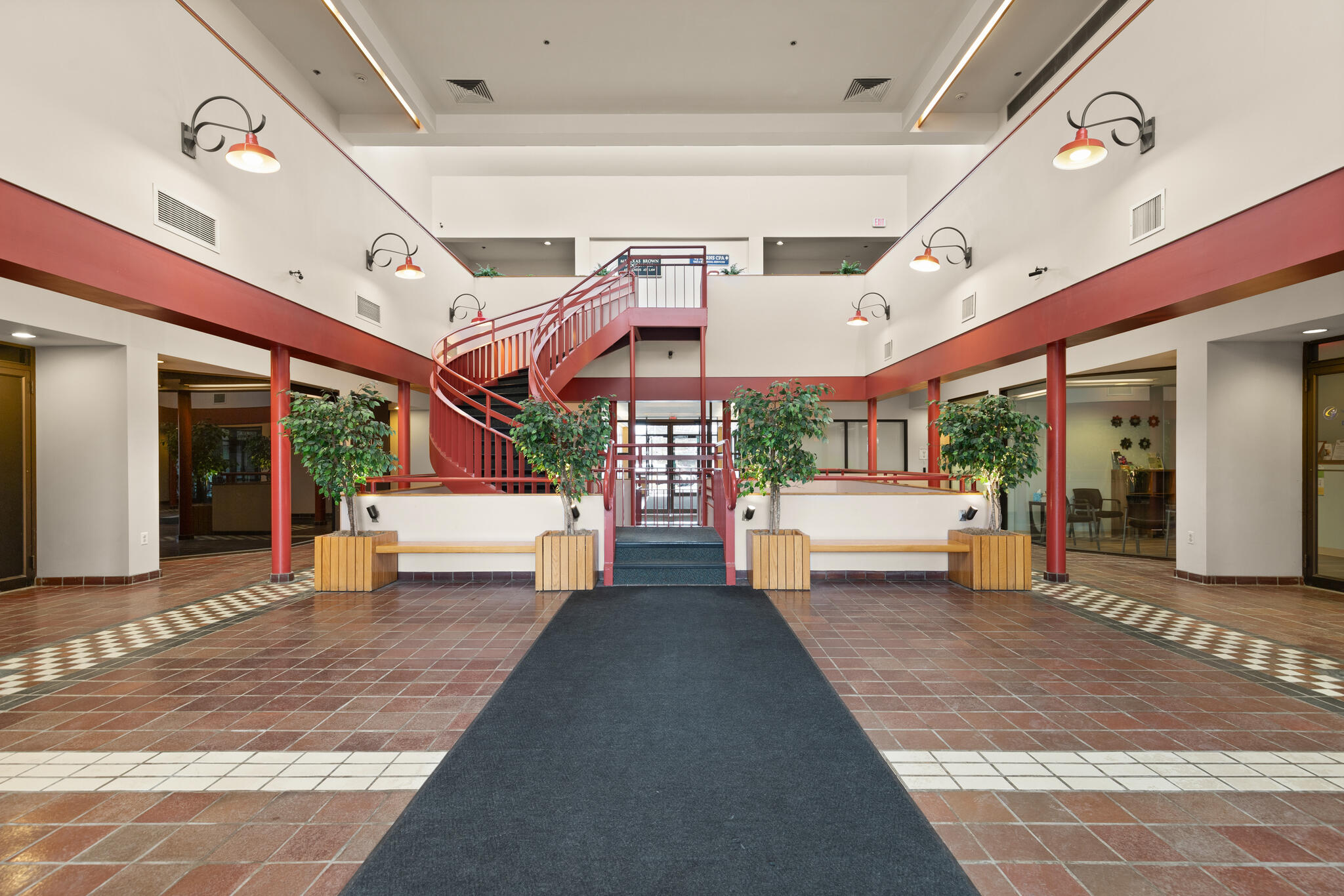https://0201.nccdn.net/4_2/000/000/000/ffc/10-elm-st-danvers-ma-01923-usa-001-011-lobby1-mls_size.jpg